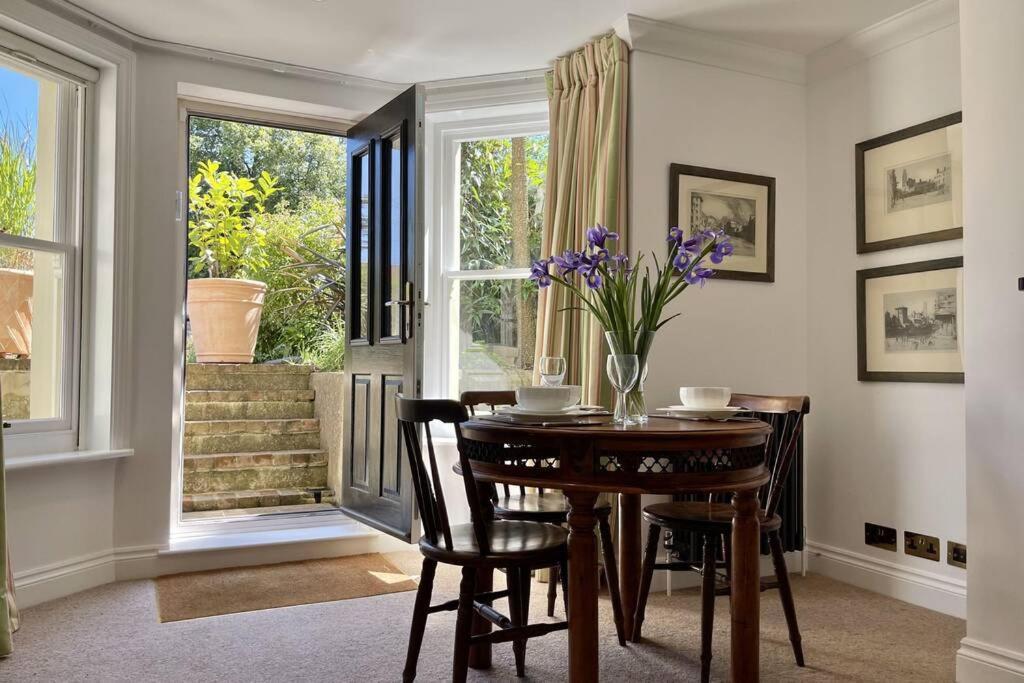Lavender Apartment - Spacious Apartment Close To The Beach Deal Extérieur photo