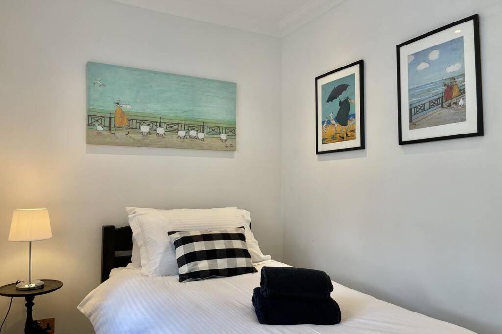 Lavender Apartment - Spacious Apartment Close To The Beach Deal Extérieur photo