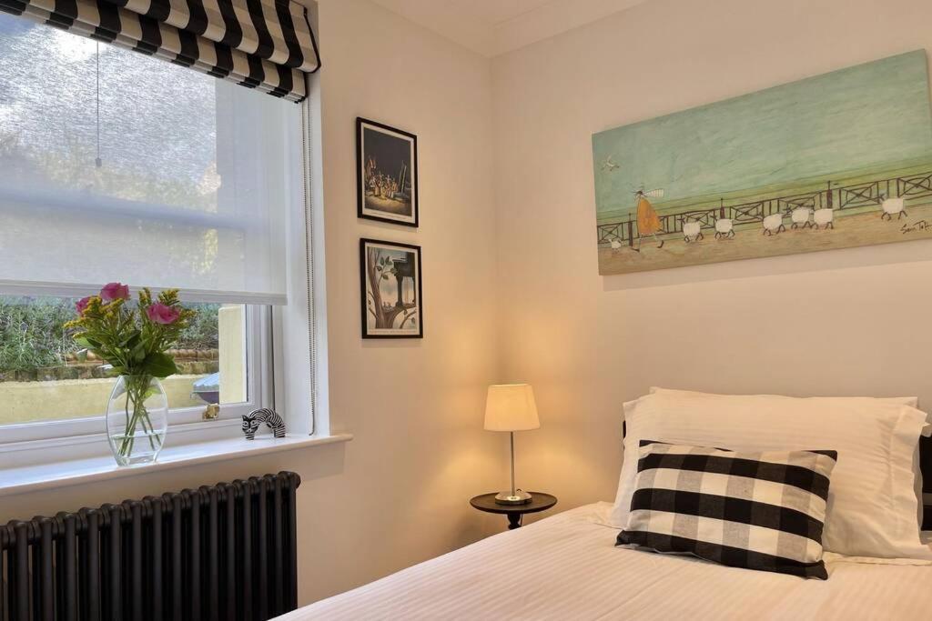 Lavender Apartment - Spacious Apartment Close To The Beach Deal Extérieur photo
