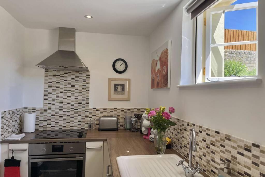 Lavender Apartment - Spacious Apartment Close To The Beach Deal Extérieur photo