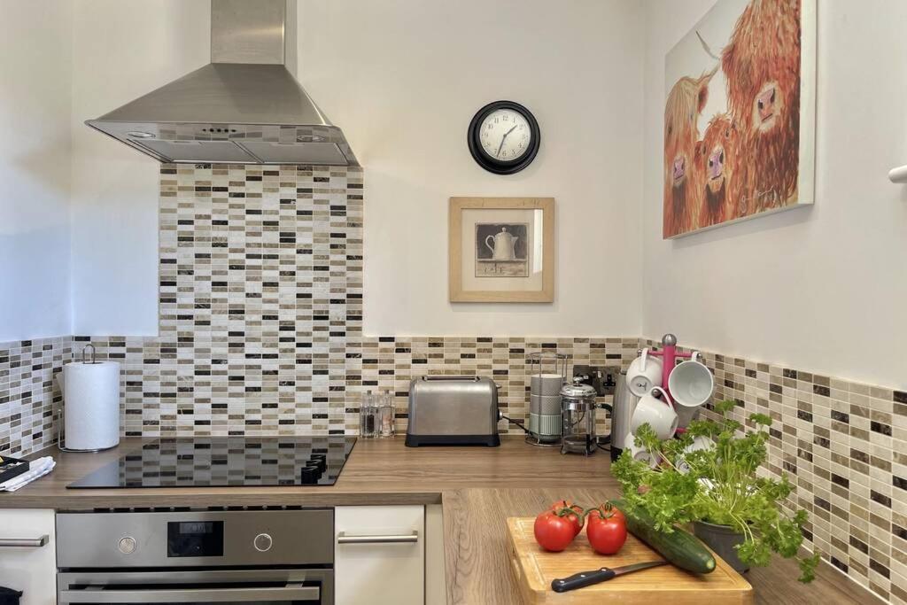 Lavender Apartment - Spacious Apartment Close To The Beach Deal Extérieur photo