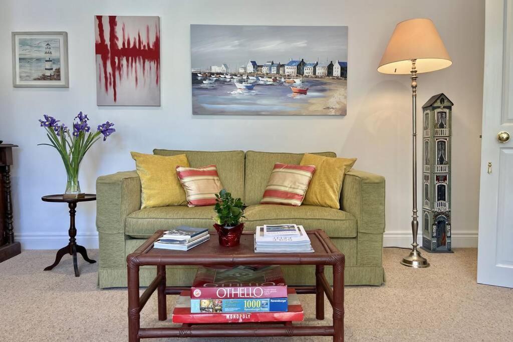 Lavender Apartment - Spacious Apartment Close To The Beach Deal Extérieur photo