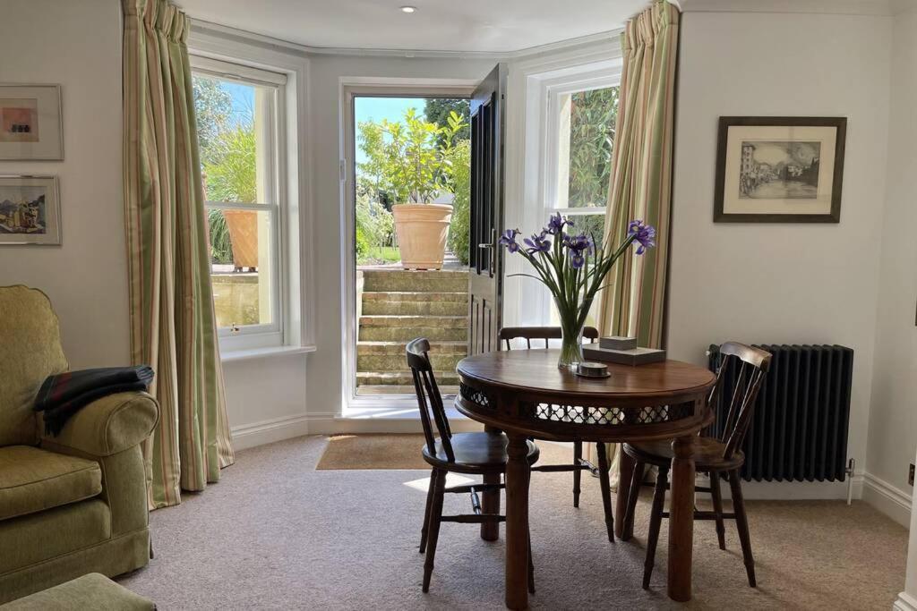 Lavender Apartment - Spacious Apartment Close To The Beach Deal Extérieur photo